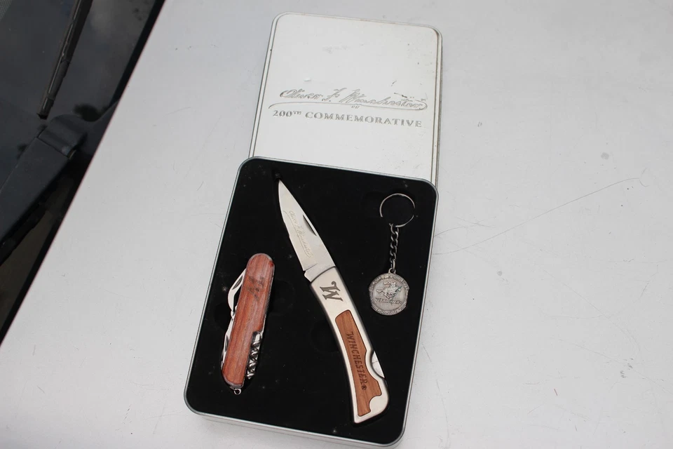 Juego de navajas de bolsillo con mango de madera Winchester - cuchillo, multiherramienta y llavero en metal T Foto 4 de 4