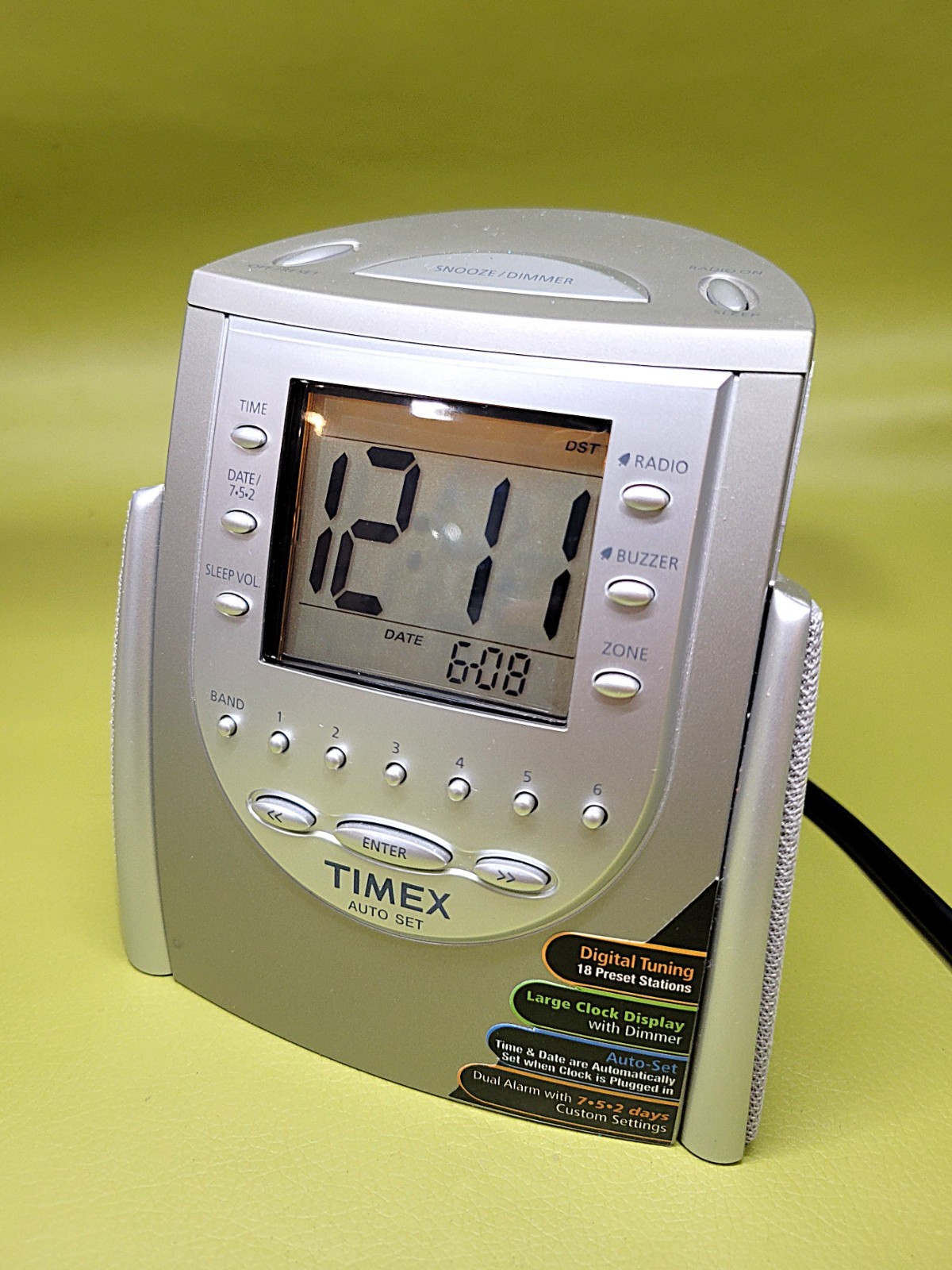 TIMEX T 311 T DIGITAL AM FM CLOCK RADIO WORKS GREAT photo TIMEX T 311 T DIGITAL AM FM CLOCK RADIO WORKS GREAT photo