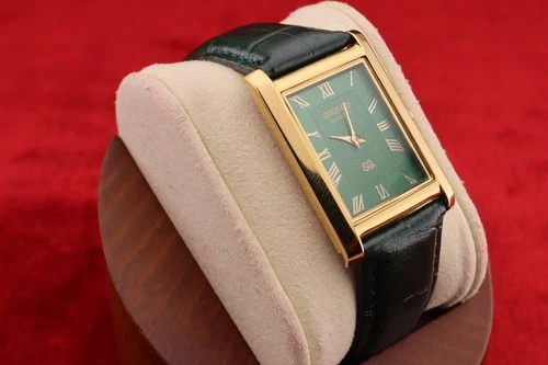 ⌚✨ Vintage Seiko Slim Quartz Gentlemen Green Dial ,Green Dress Watch