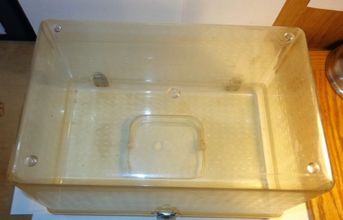 SCATOLA NOZIONE DA CUCIRE TORACE IN PLASTICA TRASPARENTE VINTAGE WILSON WIL-HOLD - Foto 7 di 8