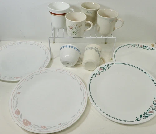 (6) vintage CORELLE Assortment of Coffee Cups Mugs & (4) Dinner Plates