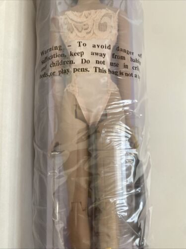 Tonner 16" The Tyler Wentworth Collection Doll, Ready To Wear Career? New - Picture 3 of 12