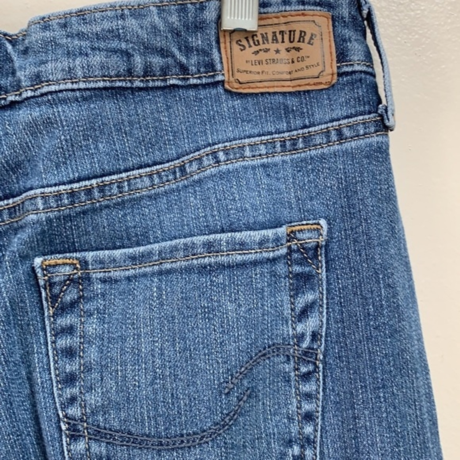 Signature by Levi Stratus Blue Bootcut Women's Jean Pants Size 12 short image 4