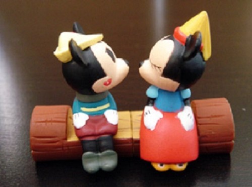 Juego de minifiguras relajantes de Disney Mickey Mouse y AMIGOS (un conjunto de 6) ***RARO*** - Imagen 3 de 6
