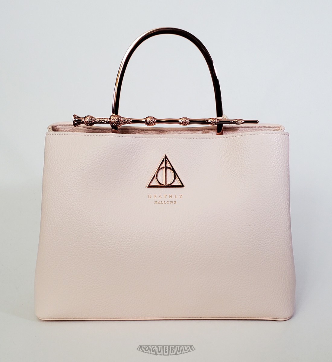 【loungefly】Harry Potter 死の秘宝コの杖マゼンタハンドバッグ loungefly】Harry Potter 死の秘宝コの杖マゼンタハンドバッグ