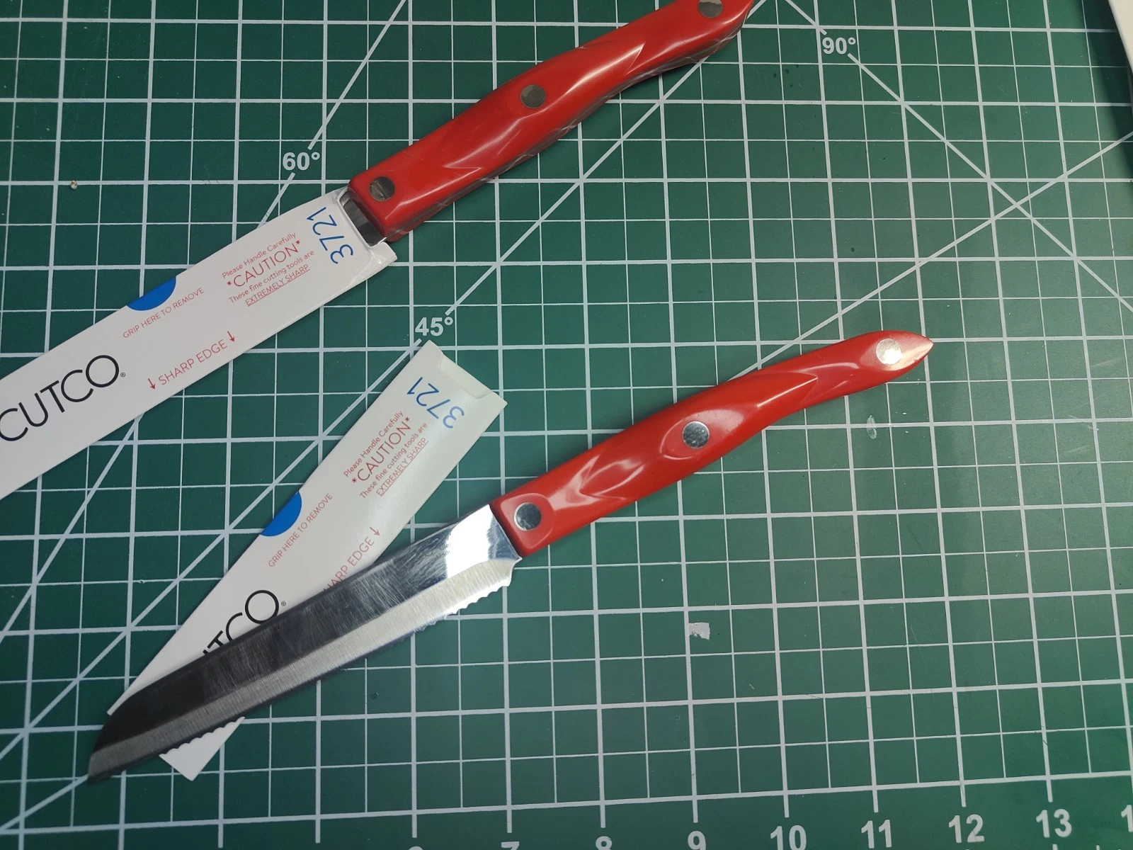 Cutco 3721 Trimmer Knife. FRESHLY SERVICED BY THE CUTCO SERVICE CENTER!!!
Opens in a new window or t
