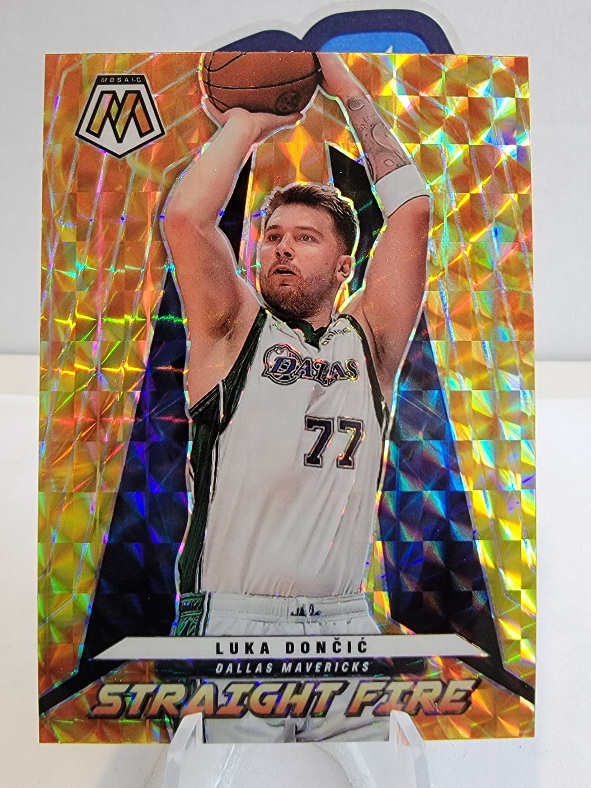 2021-22 Panini Mosaic Luka Doncic Straight Fire Prizm #13 Dallas Mavericks