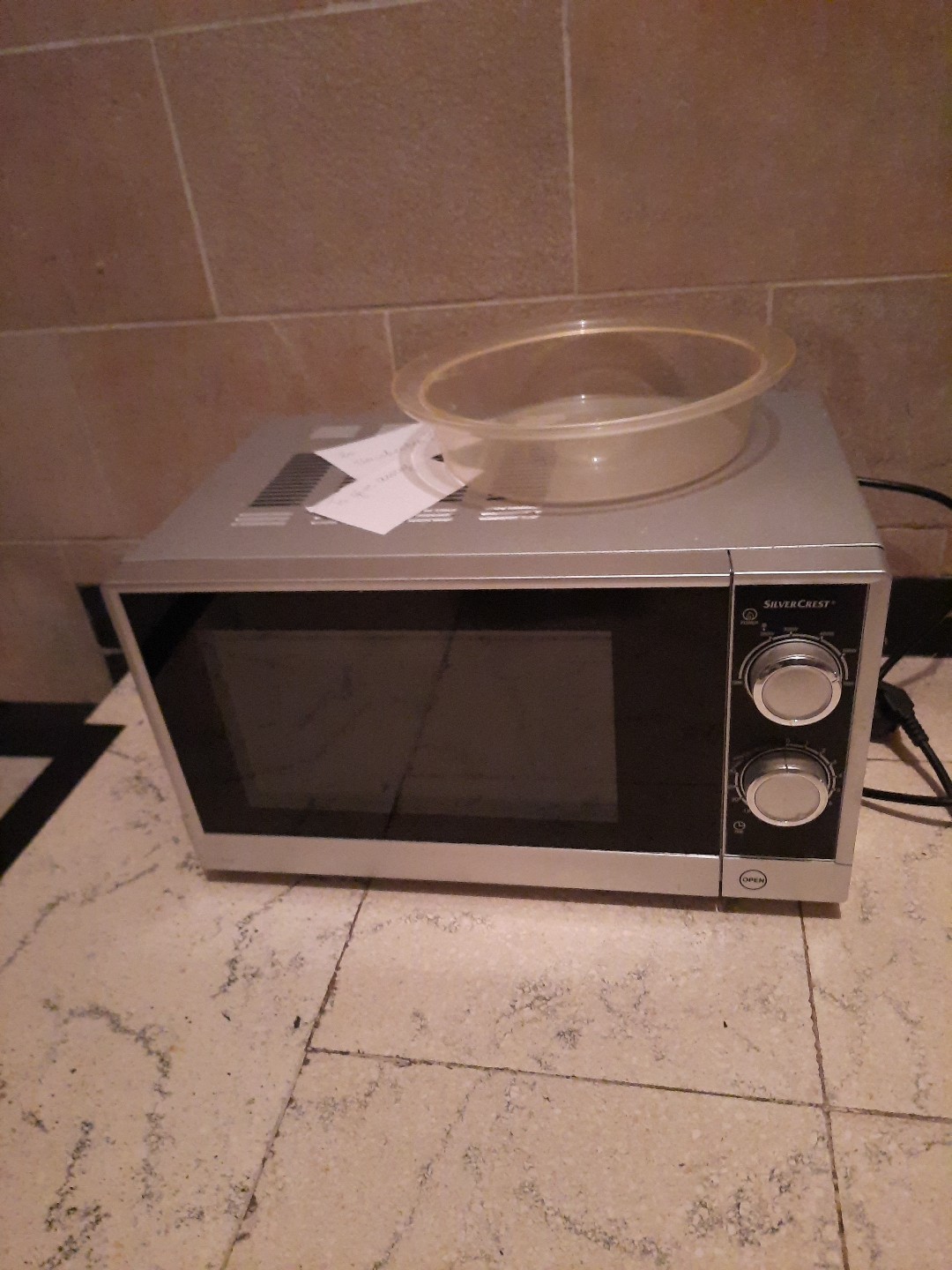 Mikrowelle 20L 700W mit Auftaufunktion, 5 Leistungsstufen, Timer