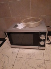 Mikrowelle 20L 700W mit Auftaufunktion, 5 Leistungsstufen, Timer