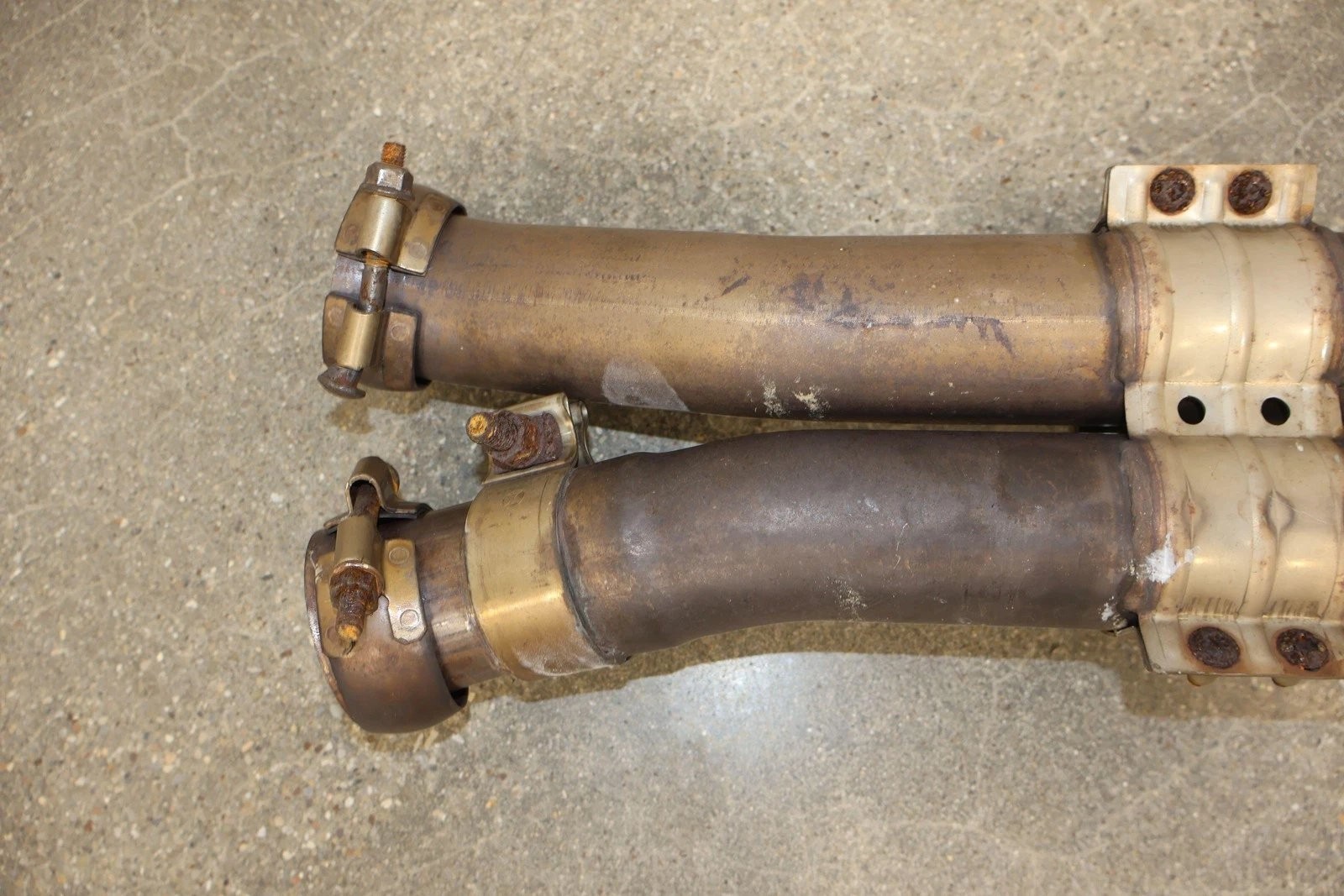 2009 Aston Martin V8 Vantage OEM Center Exhaust Pipe (6G33-5220-DD) 61K Miles