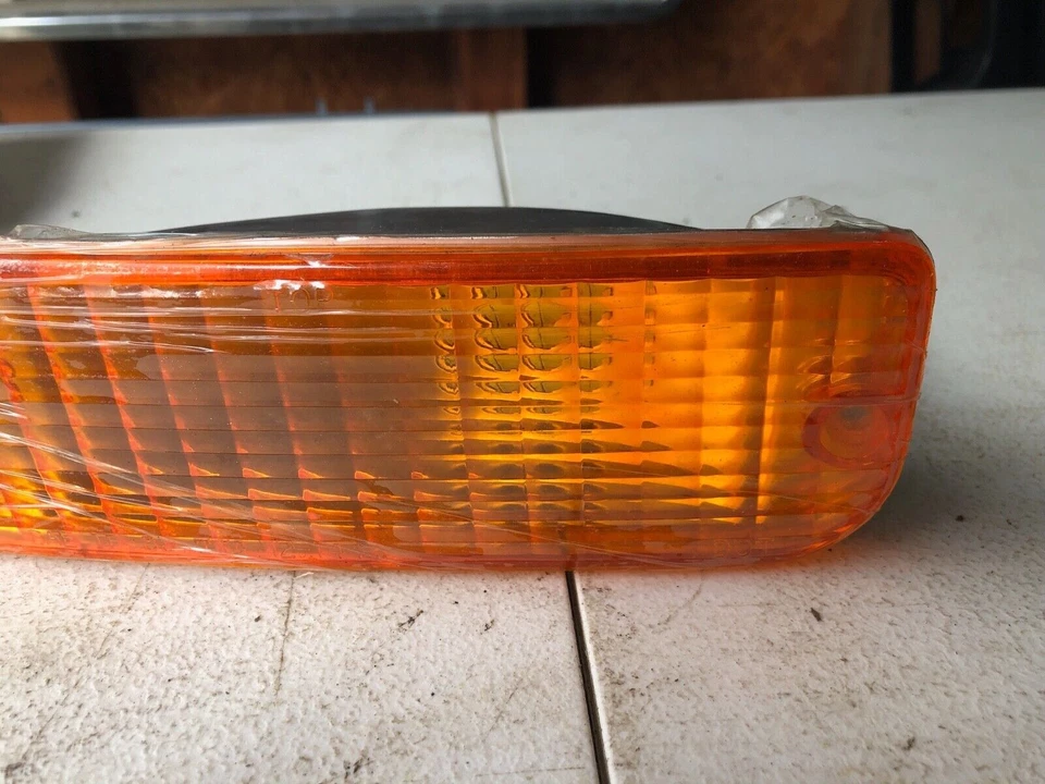 1991-1995 dodge spirit parking lamp assembly. BRAND NEW!!!! - Image 4 of 4