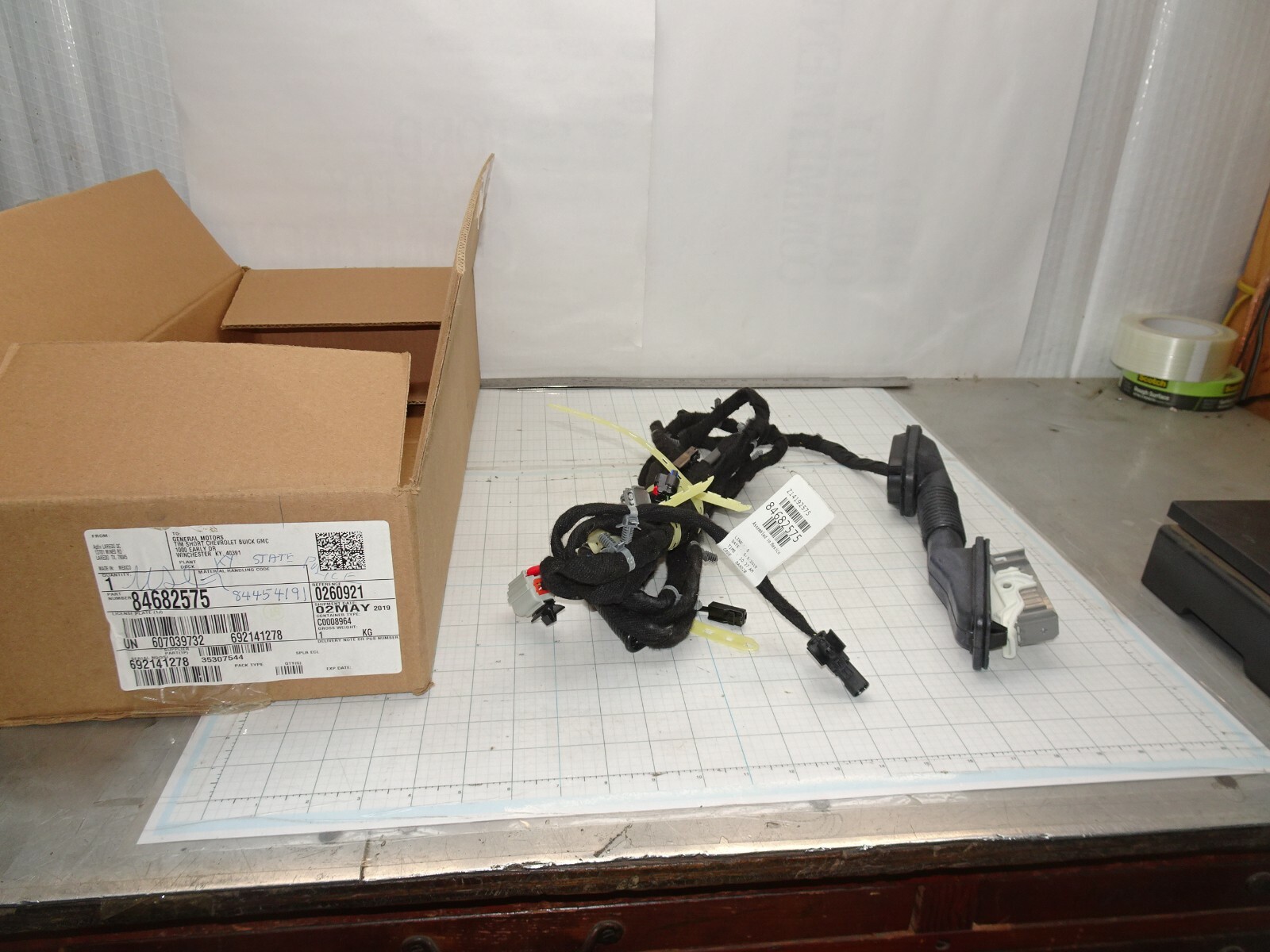 GM 84682575 Wiring Harness for Power Lift Gate 84454191 OEM NOS 