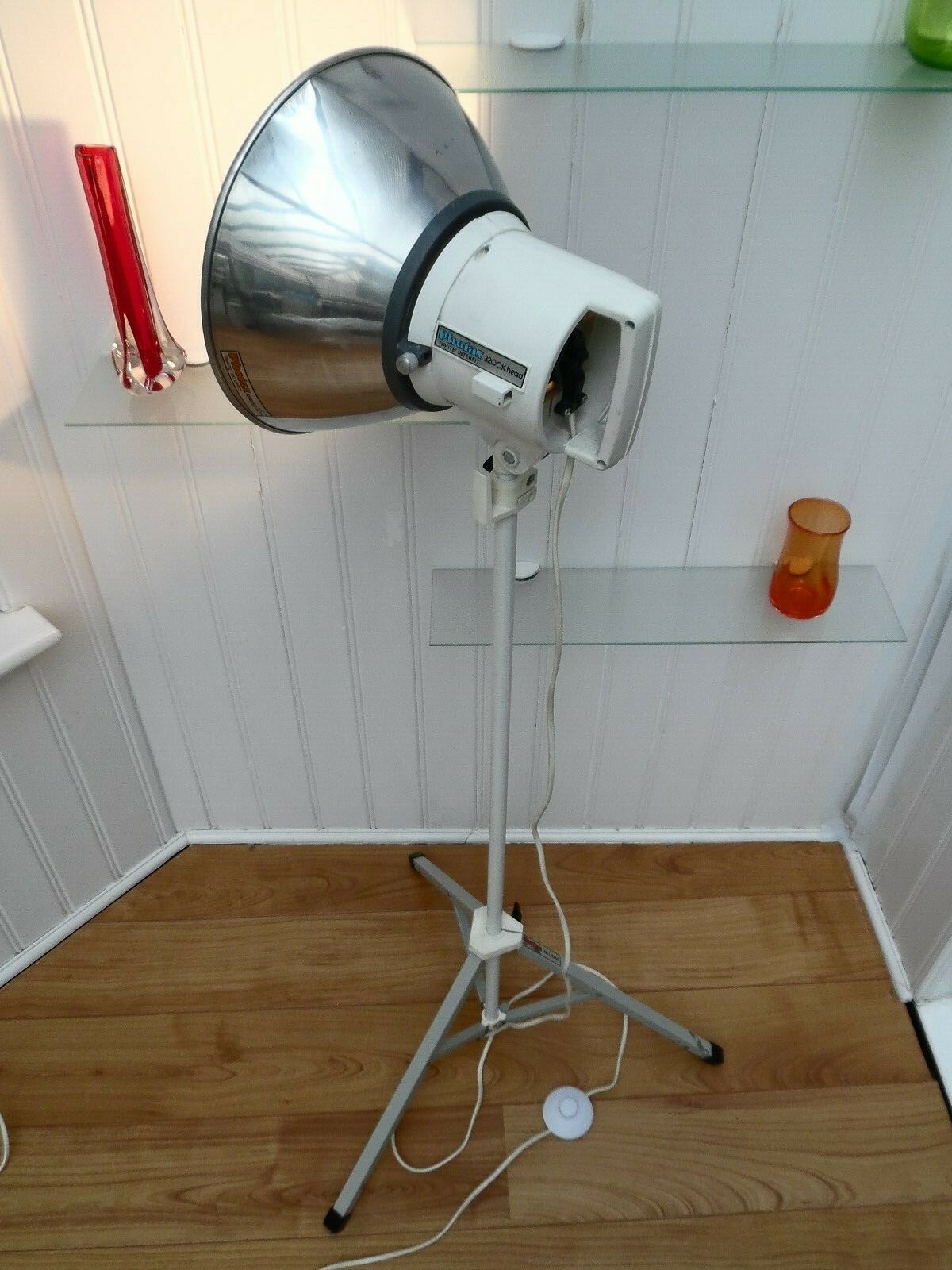 70 80s PHOTAX TRIPOD LIGHT, Vintage STUDIO SPOTLIGHT, Retro Weiß LED FLOOR LAMP 70 80s PHOTAX TRIPOD LIGHT, Vintage STUDIO SPOTLIGHT, Retro Weiß LED FLOOR LAMP