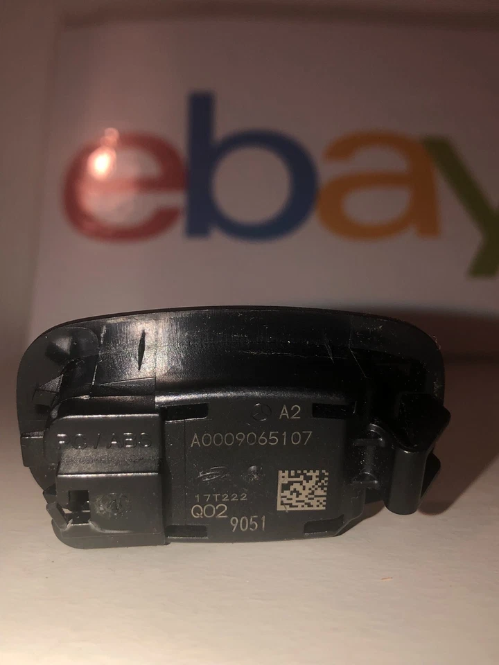 Оригинальная лампа для салона Mercedes-Benz A00090651079051 - Изображение 2 из 2