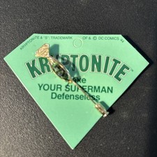 Superman Kryptonite DC Vintage 1975 Originale Giacca Cappotto Spilla Bavero Pinback