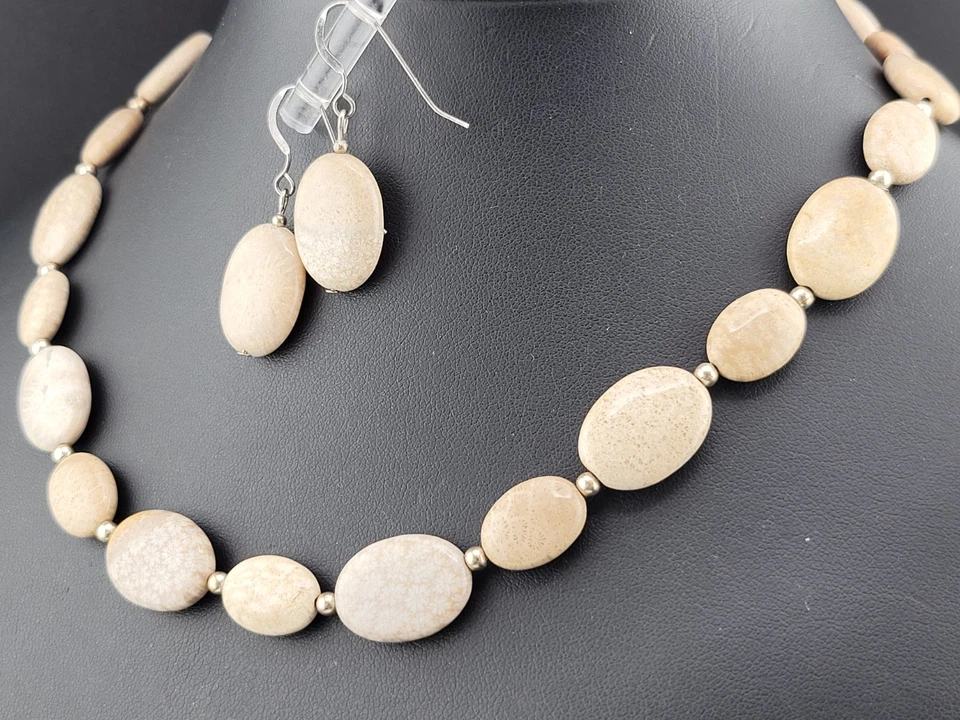 Elegante conjunto de brinco colar de prata esterlina com contas ovais de coral creme bronzeado 18" - Imagem 4 de 4