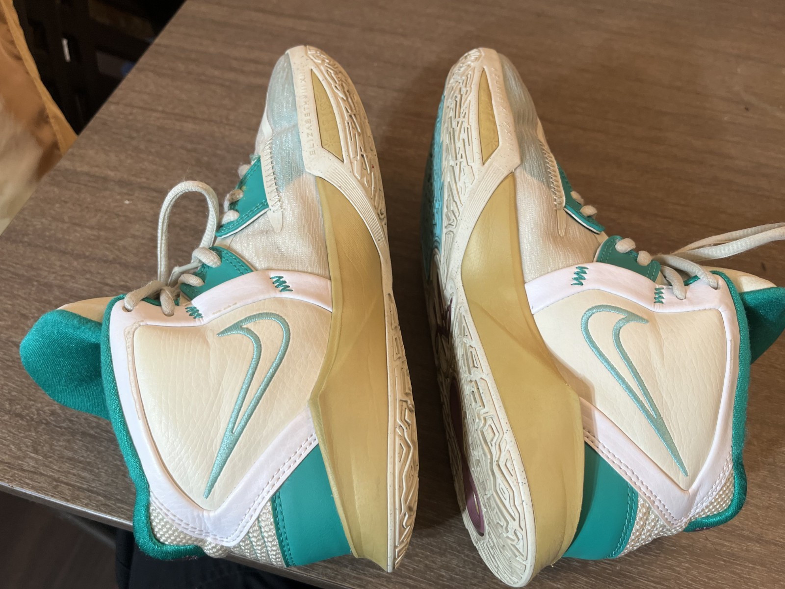 Nike Kyrie Infinity GS Keep Sue Fresh Golden Tribute DD0334-002 Size 6.5Y thumbnail 2