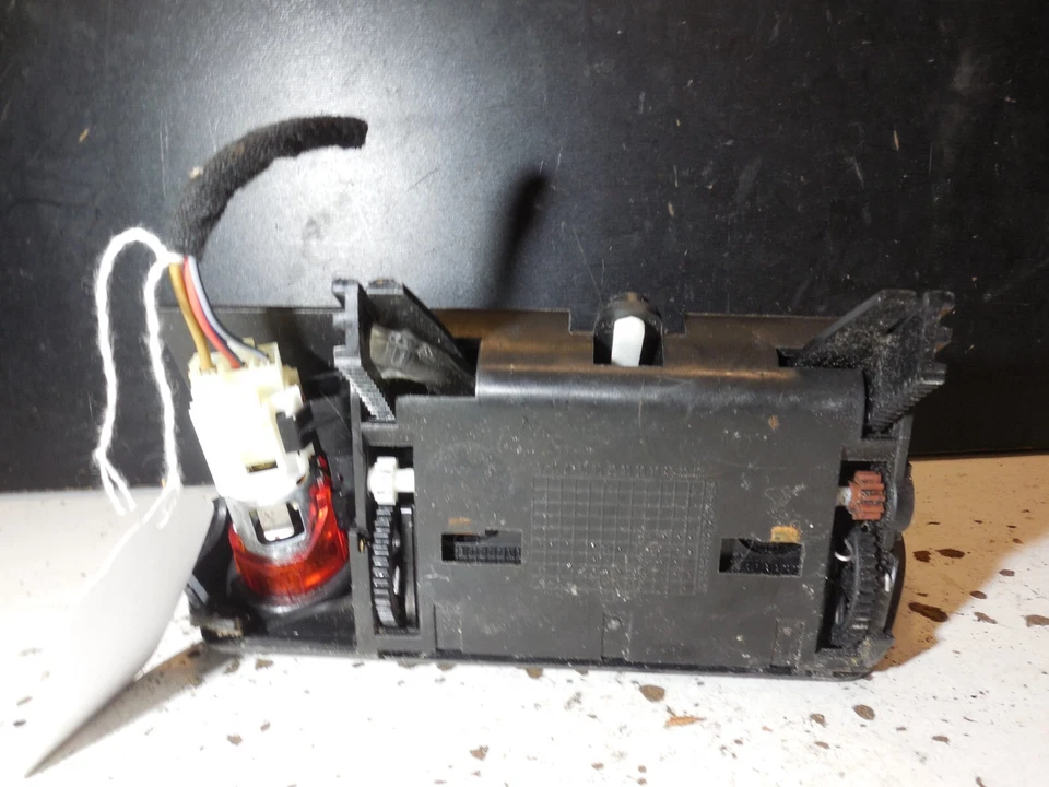 Front Central Console Ash Tray Insert w/housing 8D0857951 96-99 Audi A4 S4 - Image 2 of 4