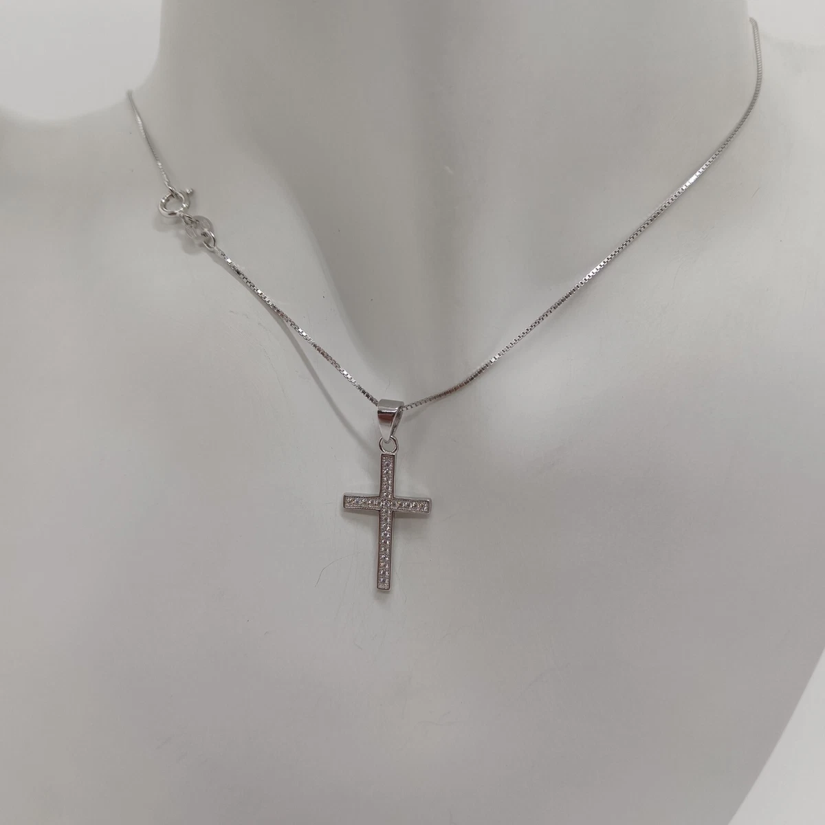 Collana con croce in argento sterling 925 / Regalo personalizzato per lei / Delicato piccolo ciondolo religioso / Damigella d'onore per la comunione cristiana - Italia