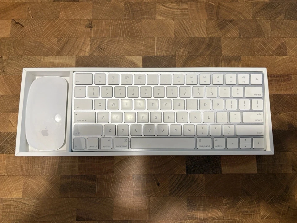 Apple Mac Wireless Keyboard (A1644) and Magic Mouse (A1657) Combo - Image 3 of 4