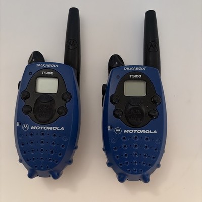Motorola Talkabout T5100 Walkie Talkie Blue & Black Set Of 2 W/ Cloth Carry Bag