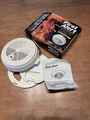 #ad Vintage First Alert Smoke Fire Detector SA86RAC Wired In w Battery Back Up $56.97