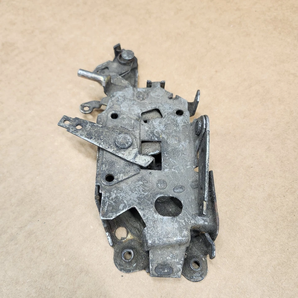 78-82 C3 Corvette RIGHT Door Latch Assembly Lock Mechanism Passengers GOOD Works - Image 2 of 4