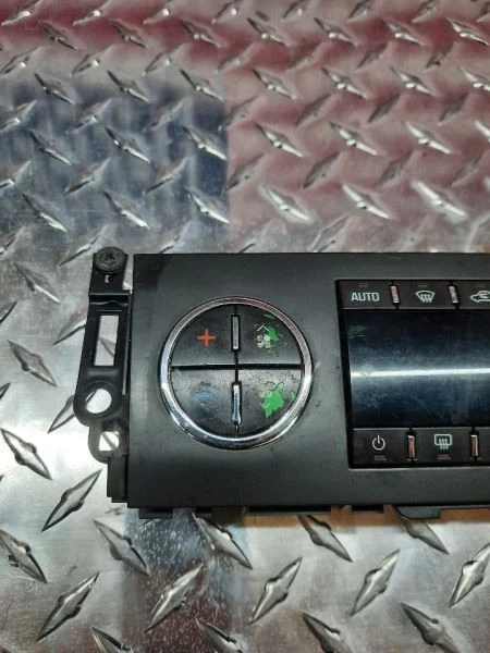 2010-2011 GMC Sierra 1500 Temp Control with AC Opt CJ2 PN-25936132 Used OEM - Image 3 of 4