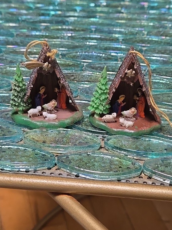 Vintage Shiny Brite Plastic 2” Nativity Christmas Ornament Set Of 2