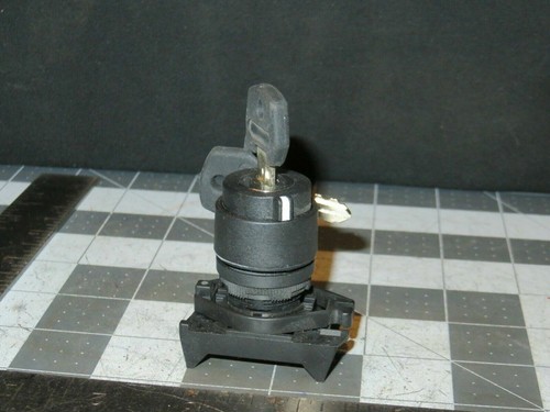 Allen Bradley Interruptores, pulsadores, lentes, bloques de contacto E-Stop y accesorios - Imagen 26 de 177