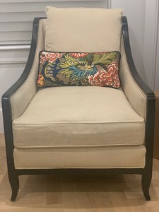 accent chairs with pillows