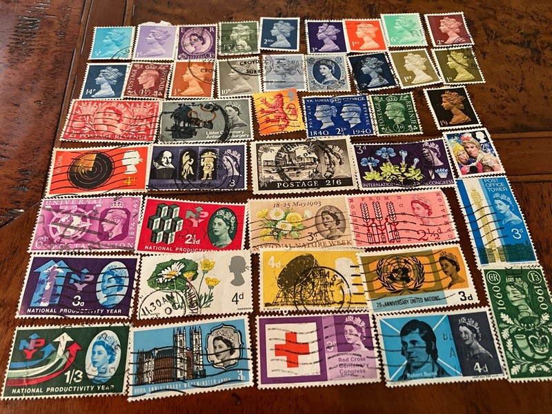32 USED STAMPS FROM GREAT BRITAIN