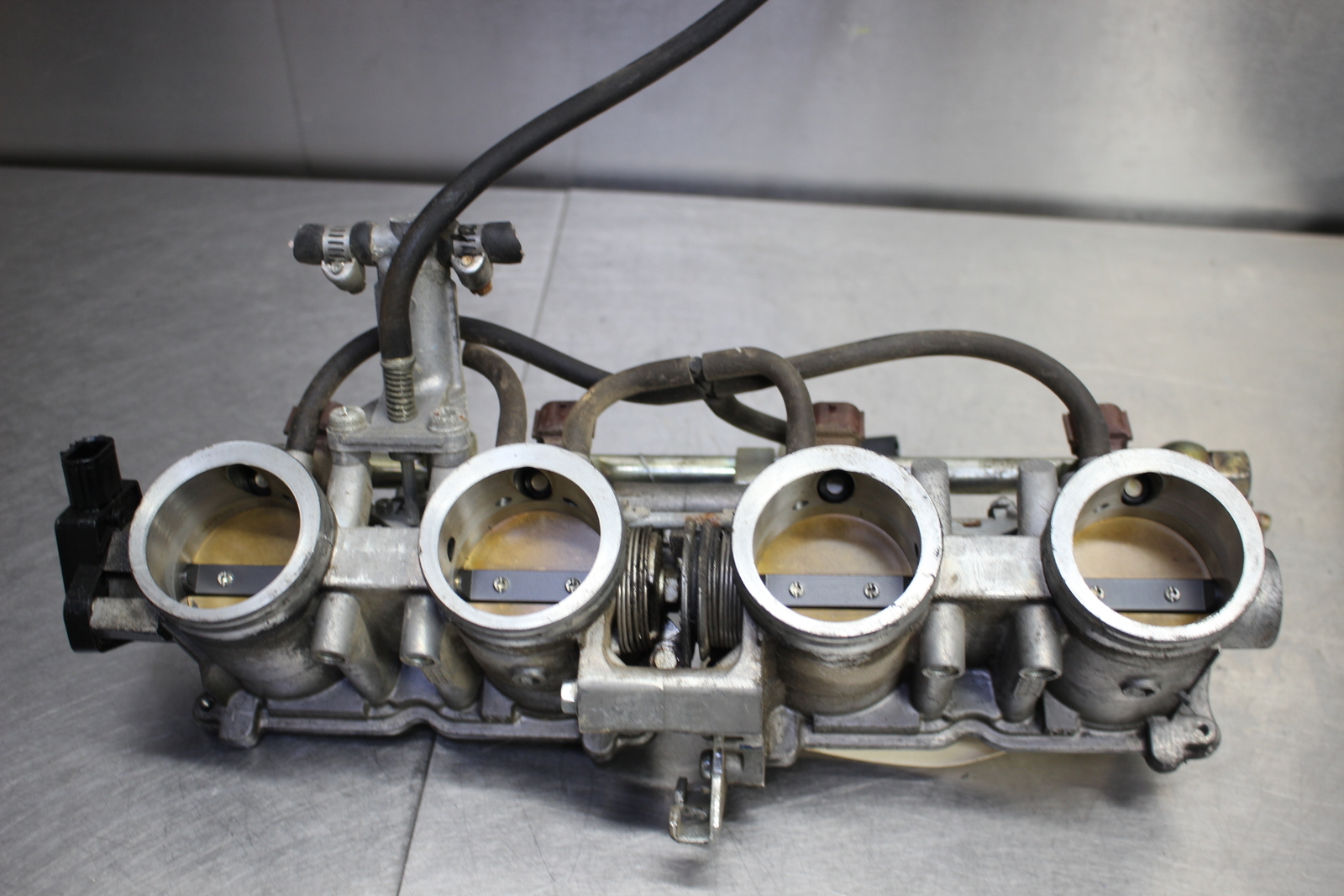 0405 Honda CBR 1000RR Throttle Bodies Injectors eBay