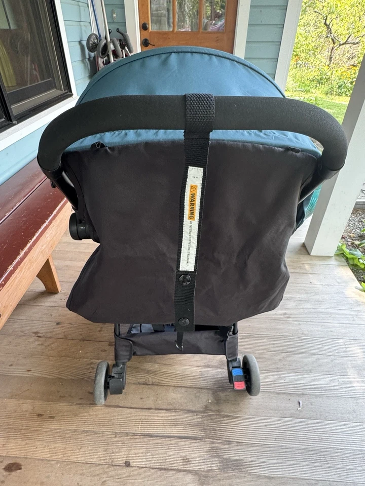 Cochecito de viaje Mountain Buggy Nano V3 verde azulado con dosel usado, ligero Foto 4 de 4