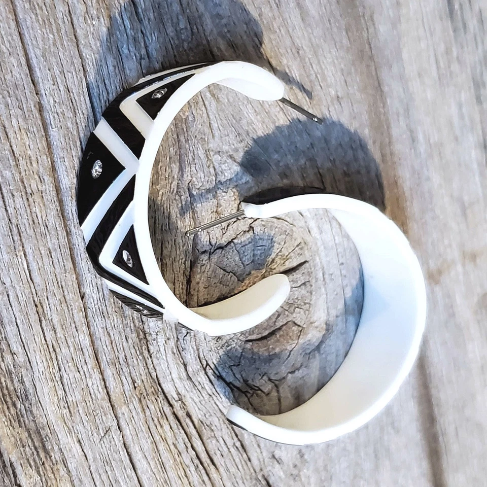 Vintage Y2K White Black Lucite Austrian Crystal Zig Zag Triangle Hoop Earrings - Image 3 of 4