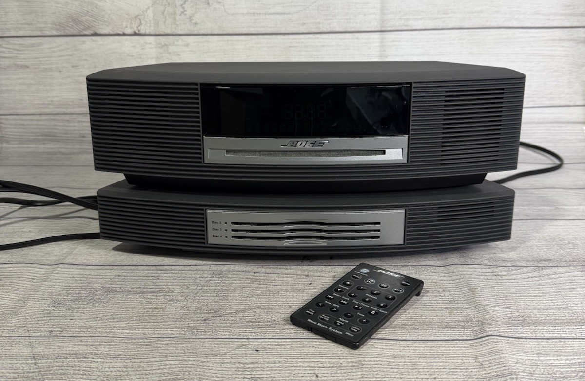 Bose Wave Music System With 4 Disk Multi-CD Changer AWRCC1 **READ