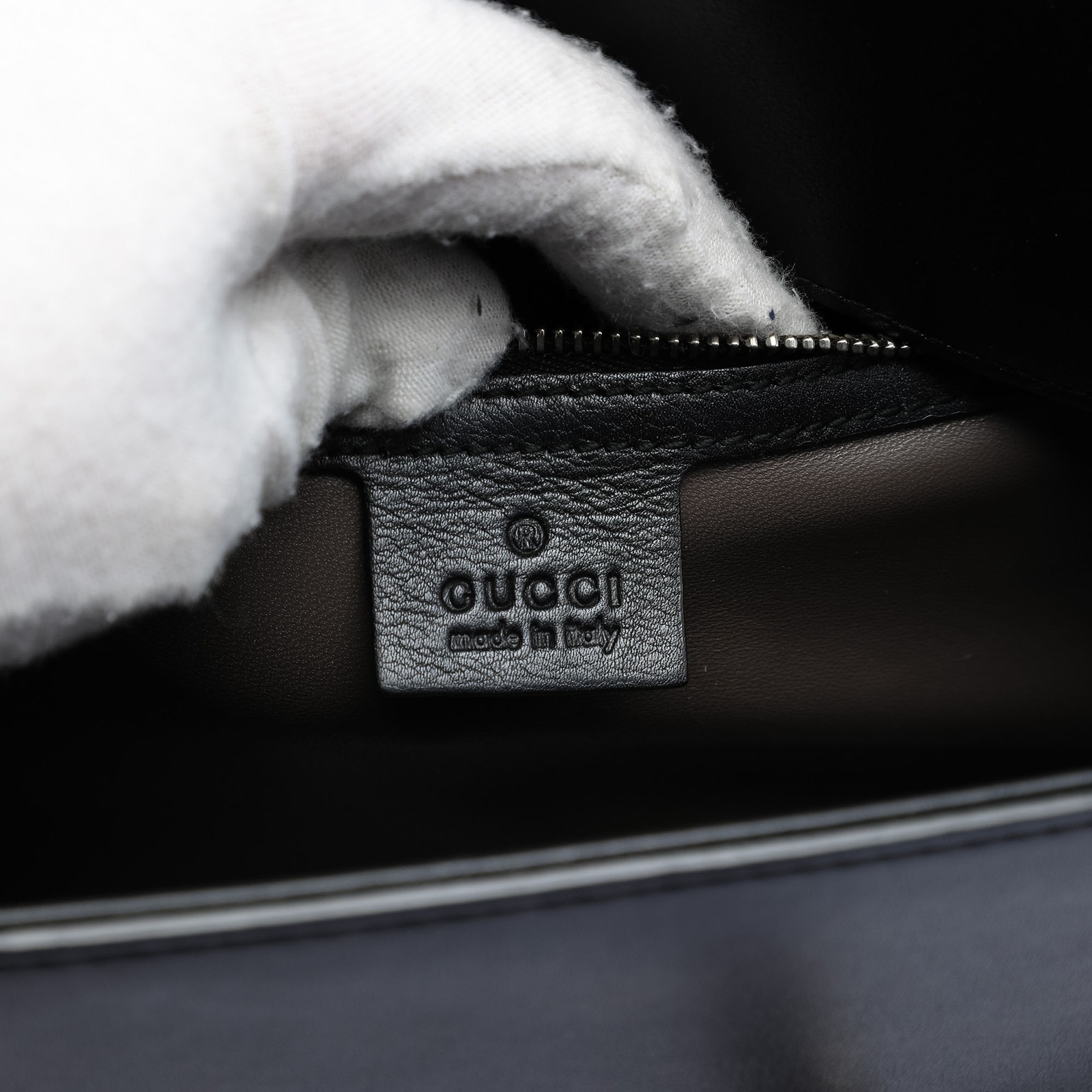 Authenticated Gucci Medium Leather Dollar Interlo… - image 5