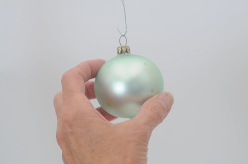 Vintage Christmas Ornament Glass Matte Green Round Made in The USA Box 99-1 - Picture 4 of 7