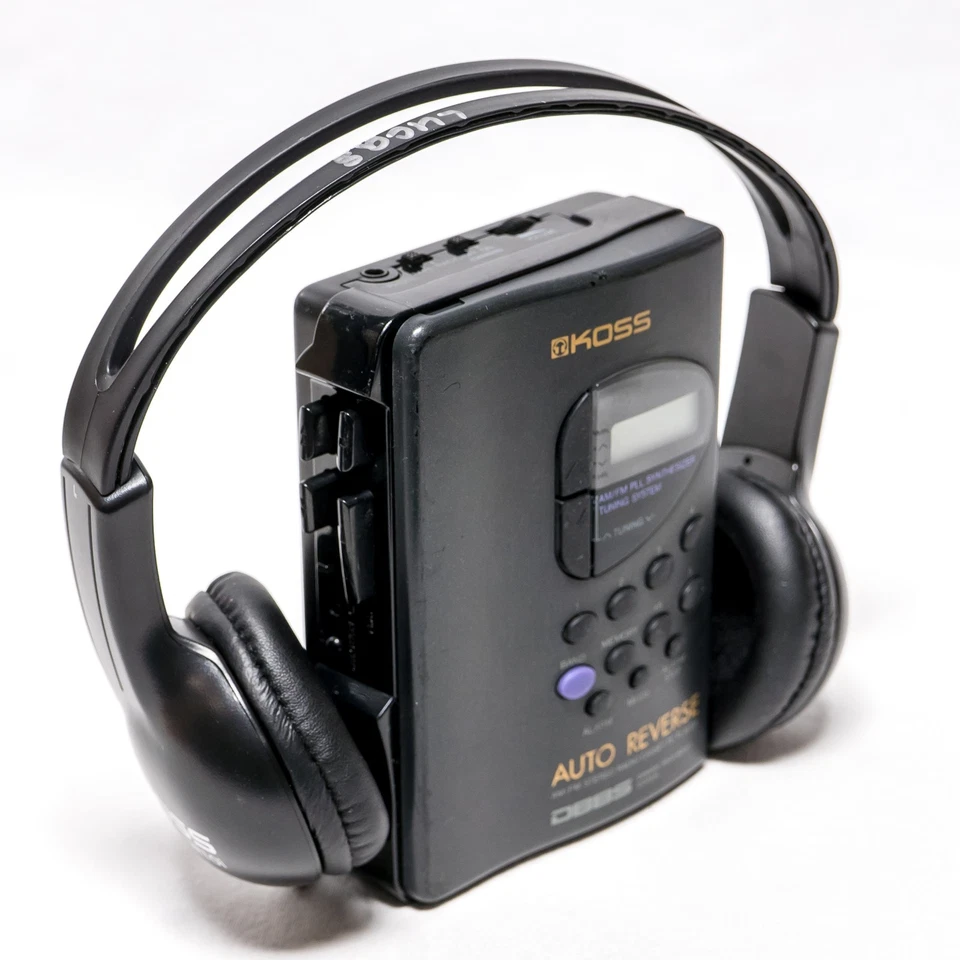 ⭐ Кассетный плеер Koss FM/AM Walkman PP105 с наушниками - обслуживаемый ~ РАБОЧИЙ ⭐ - Изображение 2 из 4