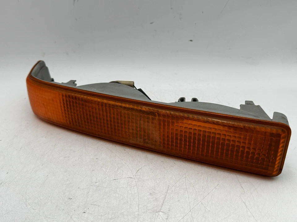 Luz de estacionamiento derecha para pasajero Chevrolet Blazer 1998-2005 usada OEM 16524256 Foto 4 de 4