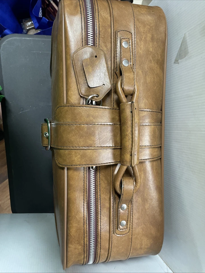 VTG AIRWAY INDUSTRIES INC. BROWN LEATHER TRAVEL SUITCASE 21x13x8 Lock and Key - Image 3 of 4