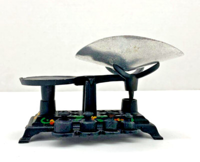 Vintage Cast iron Scale With 4 Weights