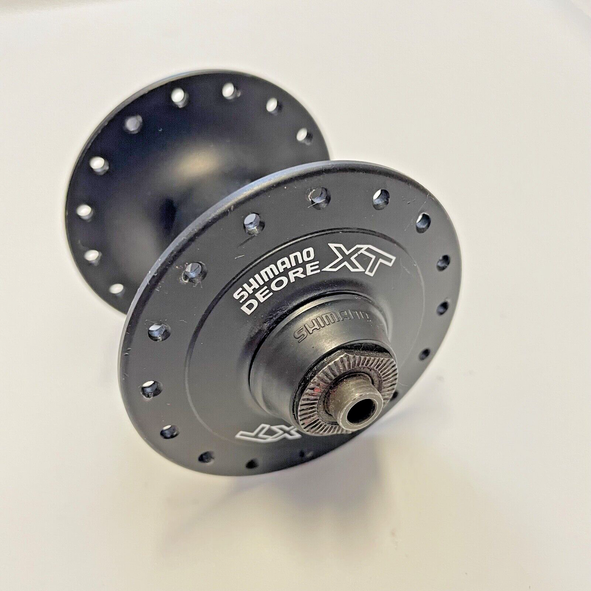 Shimano Deore XT FRONT Hub disc, 32 holes, HB-M755, 100mm Shimano Deore XT FRONT Hub disc, 32 holes, HB-M755, 100mm