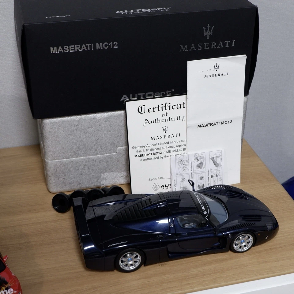 AUTOart Signature 1:18 Maserati MC12 in Dark Blue - Image 3 of 4