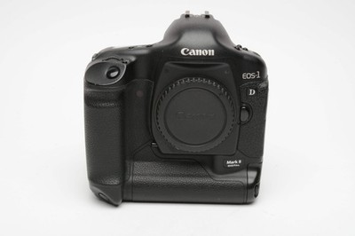 Canon EOS 1D Mark II Body, 2 batts+charger+cap, Only 11% use, tested, Great!