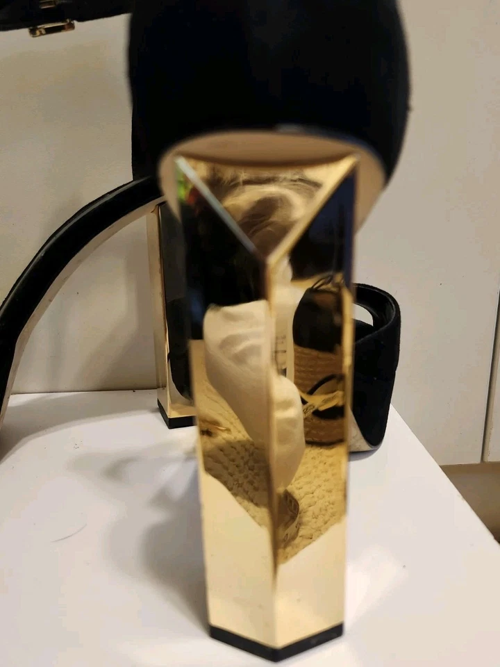 Sandalias Michael Kors "Petra" negras gamuza metal dorado tacón plataforma talla 8 Ret. $175  Foto 4 de 4