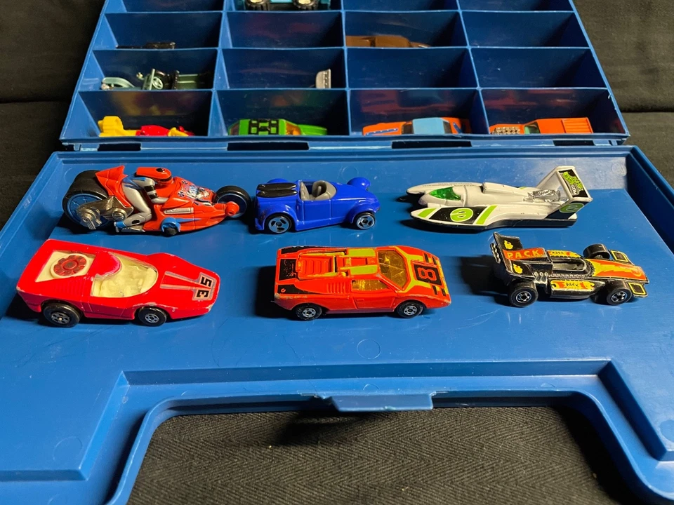 1976 Matchbox Carry Case WITH 18 Lesney/Matchbox and Hot Wheels Cars AS IS - Image 4 of 4