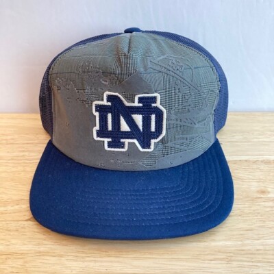 *SAMPLE* NOTRE DAME FIGHTING IRISH adidas Navy/Gray NCAA Snapback Hat (OSFM)