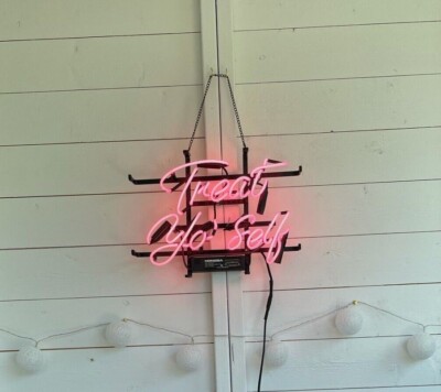 Treat Yo Self Neon Lamp Light Sign 24''x20'' Beer Bar Hanging Nightlight Decor EY