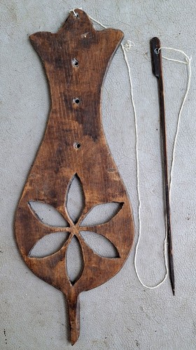 Handmade wooden carved spinning wheel DISTAFF - Picture 7 of 10